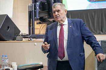 «Школа районных лидеров»: встреча с Владимиром Зотовым