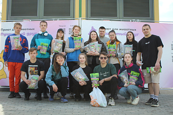 Молодые парламентарии передали в приюты для животных больше 2 000 килограммов корма