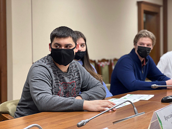 Молодые парламентарии входят с новыми идеями в 2022 год