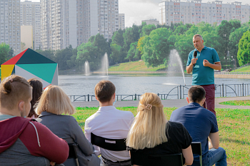 «Горизонт событий»: Евгений Попов рассказал о PR-технологиях и стандартах современной журналистики