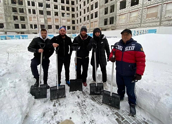 Уложили снег на лопатки