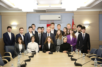 Молодые парламентарии ЮАО посетили Московскую городскую Думу