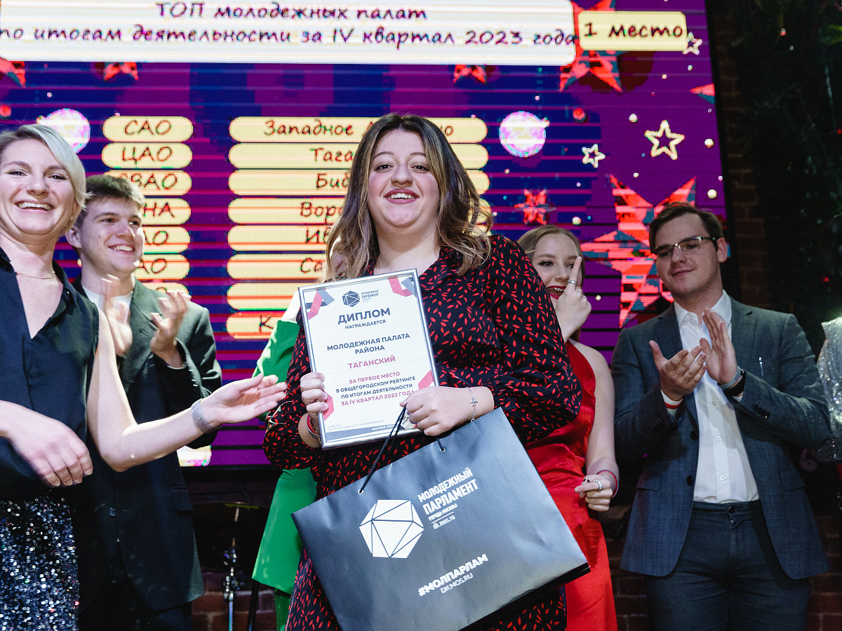 Подарочные боксы на пасху. Новогодние подарки. Сувениры на новый год 2023. Сладкие новогодние подарки 2023. Подарки на новый год 2023 детям.