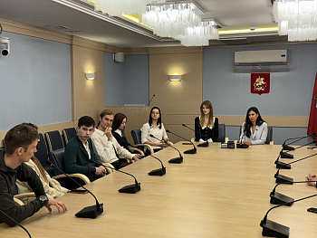 Депутат Мосгордумы Екатерина Раззакова поддержала проекты молодых парламентариев Юго-Западного административного округа