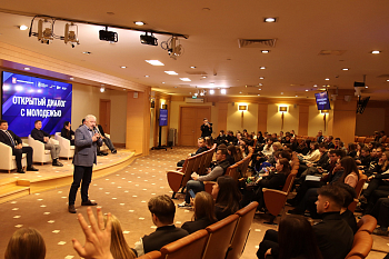 В День Конституции РФ молодежь Москвы встретилась  с депутатами Мосгордумы